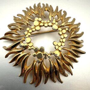 Vintage Sarah Coventry Gold Tone Sunburst Circle Brooch Pin